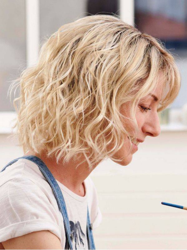 Perruques Pour Femmes Avec Frange Blonde Longueur De Menton Perruques Ondulées Bobs
